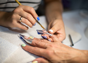 Salon MAGNETIC - Naprawa paznokcia żelowego lub akrylowego