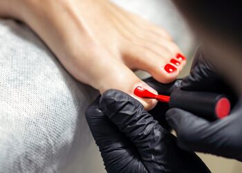 Ivory neutral minimalist aesthetic cosmetics beauty salon photo collage facebook cover kopija 2